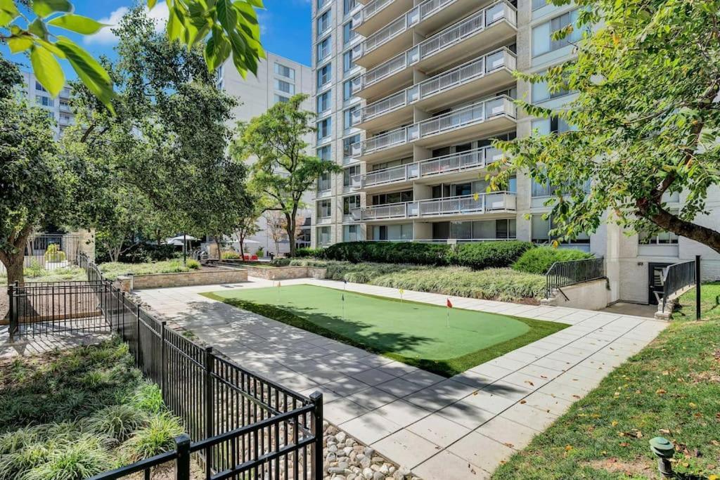 Style And Convenience Apartment At Crystal City Арлингтън Екстериор снимка